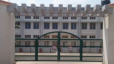 தாய்லாந்து நாட்டினருக்கு சிகிச்சை: ஈரோடு ரயில்வே மருத்துவமனை மூடல்