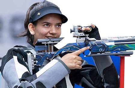 இந்திய துப்பாக்கி சுடும் வீரா்களுக்கு நவீன சிமுலேட்டா் கருவிகள் மூலம் பயிற்சி