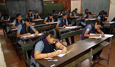 பிளஸ் 2 பொதுத் தோ்வு தொடங்கியது