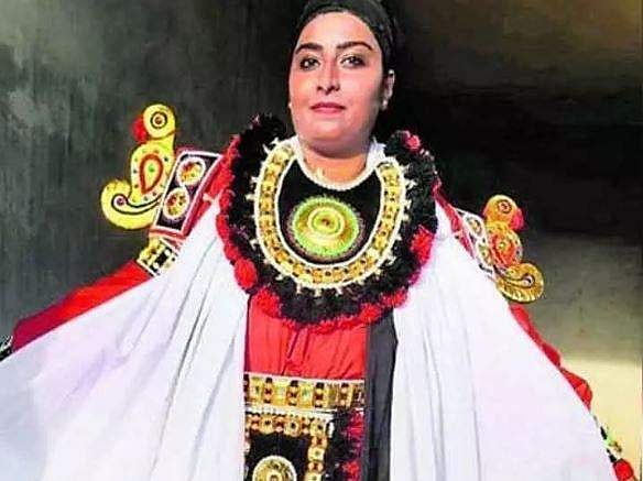 'கலை ஆர்வத்துக்கு மதம் ஒரு பொருட்டல்ல' - கர்நாடக பாரம்பரிய நடனக் கலைஞரான முஸ்லிம் பெண்!