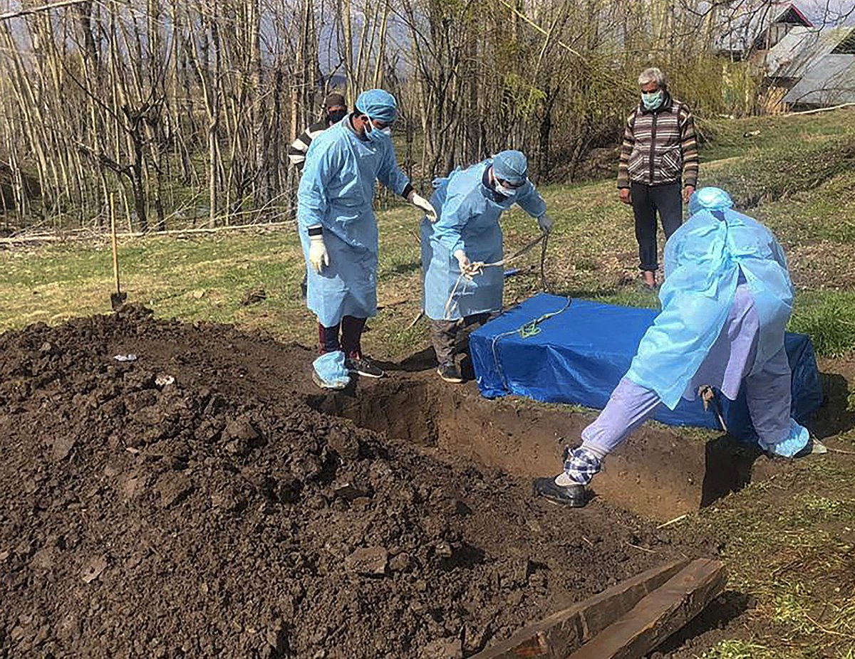 பிரிட்டனில் சுனாமி போல குவியும் கரோனா நோயாளிகள்: இந்திய வம்சாவளி மருத்துவர்