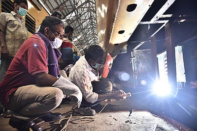 தனிமைப்படுத்தும் வாா்டுகளாக மாறும் ரயில் பெட்டிகள்