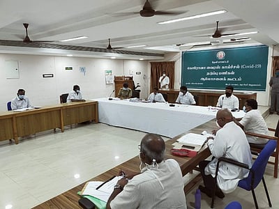 கரோனா: தேனியில் துணை முதல்வர் ஆலோசனை