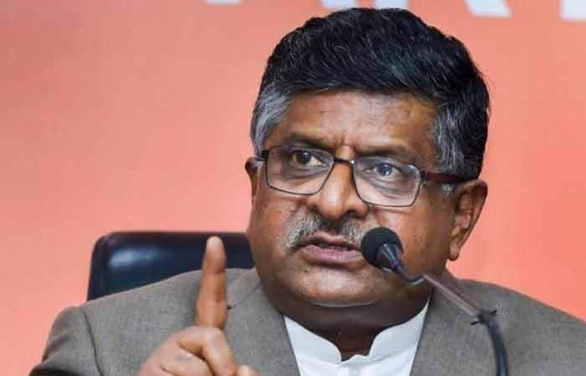 பிஎஸ்என்எல் ப்ரீபெய்ட் சிம் கார்டுகளின் இணைப்பு ஏப்ரல் 20-வரை துண்டிக்கப்படாது: அமைச்சர் உறுதி