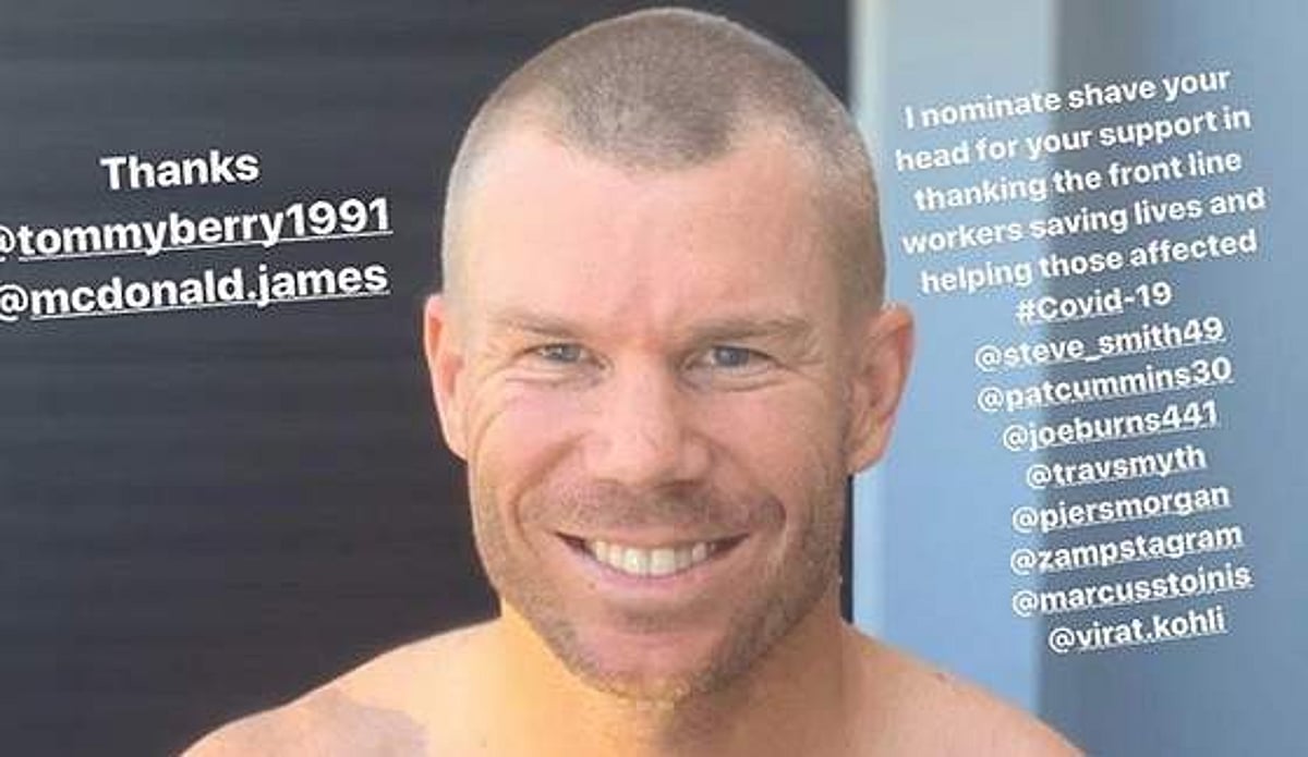 கரோனாவை விரட்ட போராடுபவர்களுக்கு ஆதரவளிக்கும் விதமாக மொட்டை அடித்துக் கொண்டார் வார்னர்!