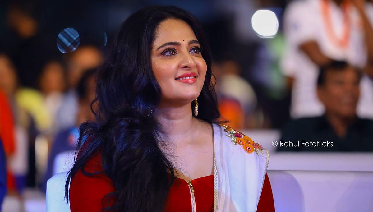 தேசிய விருது பெற்ற இயக்குநரை விரைவில் மணக்கிறார் நடிகை அனுஷ்கா?