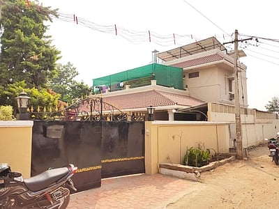 கோவை சுங்கம் அருகே வயதான தம்பதியை கட்டிப்போட்டு 60 சவரன் நகை, 2 லட்சம் பணம் கொள்ளை