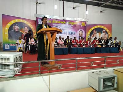 இயற்கையோடு இணைந்து வாழ பழகுங்கள்: பட்டமளிப்பு விழாவில் பாரதிதாசன் பல்கலைக் தேர்வு கட்டுப்பாட்டாளர் அறிவுரை