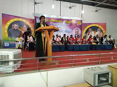 இயற்கையோடு இணைந்து வாழ பழகுங்கள்: பட்டமளிப்பு விழாவில் பாரதிதாசன் பல்கலைக் தேர்வு கட்டுப்பாட்டாளர் அறிவுரை