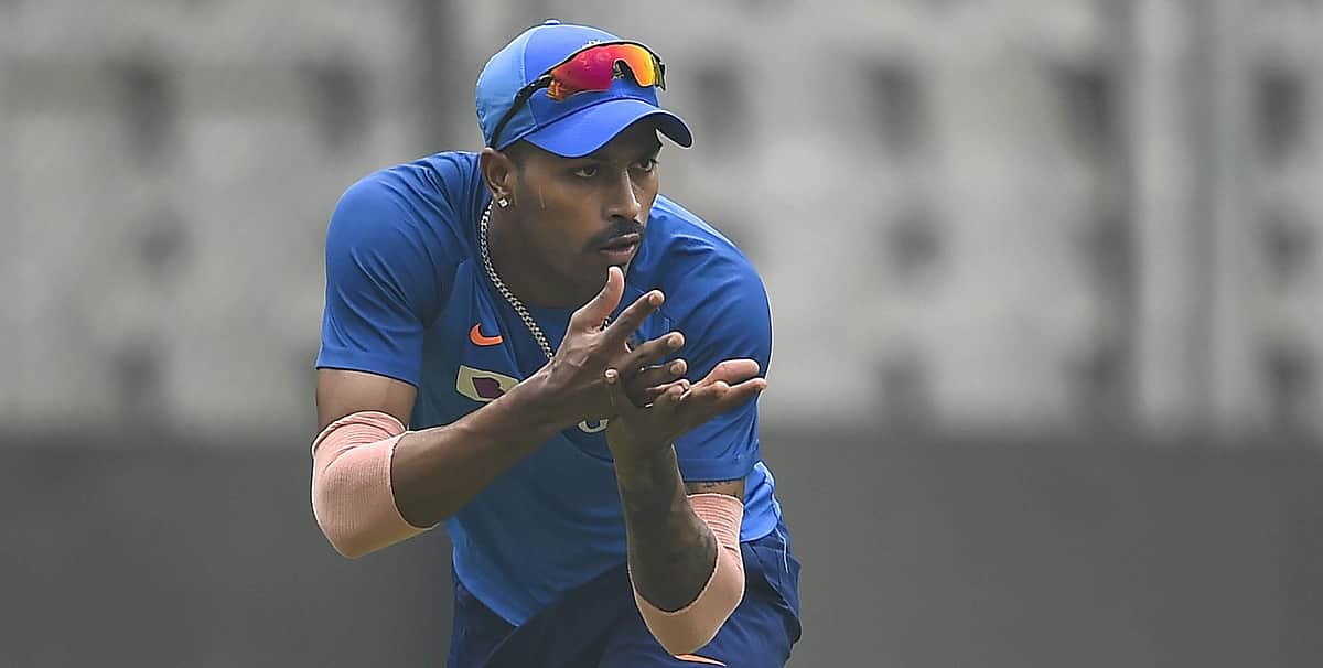 மீண்டும் சிக்ஸர் மழை: 55 பந்துகளில் 158 ரன்கள் குவித்த பாண்டியா!