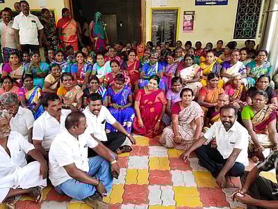 குடிநீர் பிரச்னை: தூத்துக்குடி மாநகராட்சி அலுவலகத்தை முற்றுகையிட்டு போராட்டம்