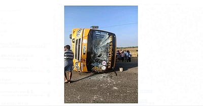 கோவில்பட்டி அருகே தனியார் பள்ளிப் பேருந்து கவிழ்ந்தது: 31 மாணவர்கள் காயம்