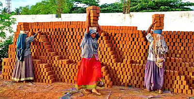 உழைக்கும் மகளிர்