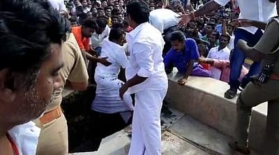 அமைச்சர் நிகழ்ச்சியில் அரசு கட்டடம் இடிந்து விழுந்தது: நூலிழையில் தப்பிய அமைச்சர்