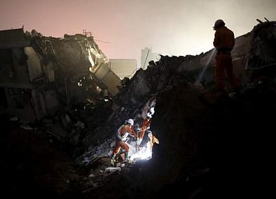 சீனாவில் ஹோட்டல் இடிந்து விழுந்தது: 43 பேர் மீட்பு