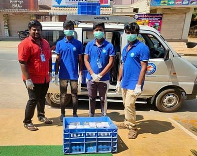 இலவச உணவு: தினமும் 200 பேரின் பசி போக்கும் ஹோட்டல் உரிமையாளர்  