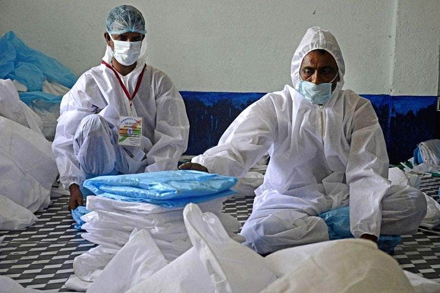 நூறு ரூபாய்க்கு குறைவாக கரோனா பாதுகாப்புக் கவச உடை: அசத்தும் கான்பூர் ஐஐடி!