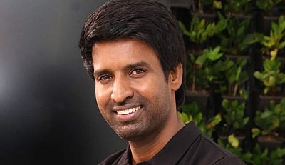 பெப்சி திரைப்படத் தொழிலாளர்களுக்கு 100 அரிசி மூட்டைகளை அளித்த நடிகர் சூரி