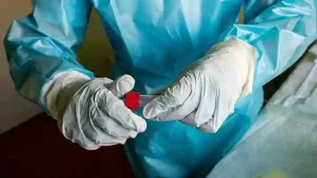 பெற்றோரிடம் பொய் கூறிவிட்டு கரோனா தடுப்புப் பணியில் இணைந்த விஞ்ஞானி