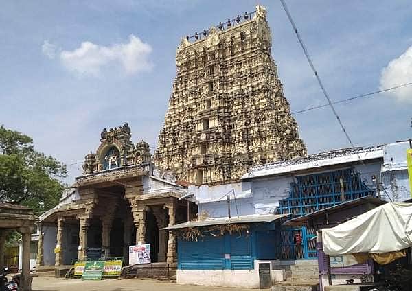 சித்திரை  விஷு ரத்தால் வெறிச்சோடிய பாபநாசம்