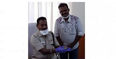 530 மில்லி கிராம் தங்கத்தில், கரோனா பாதுகாப்பு விழிப்புணர்வு: சிதம்பரம் பொற்கொல்லர் சாதனை