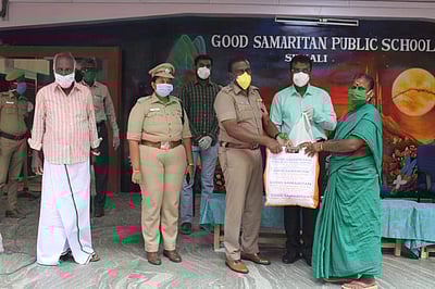 குட் சமாரிட்டன் கல்வி அறக்கட்டளை சார்பில் அத்தியாவசியப் பொருள்கள் வழங்கல்