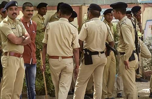 ராஜஸ்தானில் ஊரடங்கை அமல்படுத்திய காவலர்கள் மீது தாக்குதல்