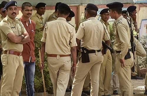 ராஜஸ்தானில் ஊரடங்கை அமல்படுத்திய காவலர்கள் மீது தாக்குதல்