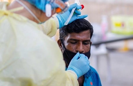 சிங்கப்பூரில் சுமார் 4,800 இந்தியர்களுக்கு கரோனா பாதிப்பு