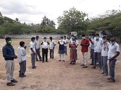 கரோனாவை அழிக்கக்கோரி சூரிய பகவானிடம் மனவளர்ச்சிக் குன்றிய குழந்தைகள் வேண்டல்