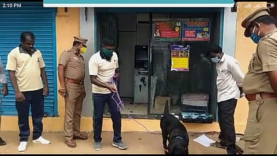 சாயல்குடியில் ஏடிஎம் எந்திரத்தை உடைத்துக் கொள்ளையடிக்க முயற்சி