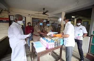 கொளத்தூர் உள்ளிட்ட 6 சட்டப்பேரவைத் தொகுதி மக்களுக்கு பல்வேறு உதவிகளை வழங்கிய ஸ்டாலின்