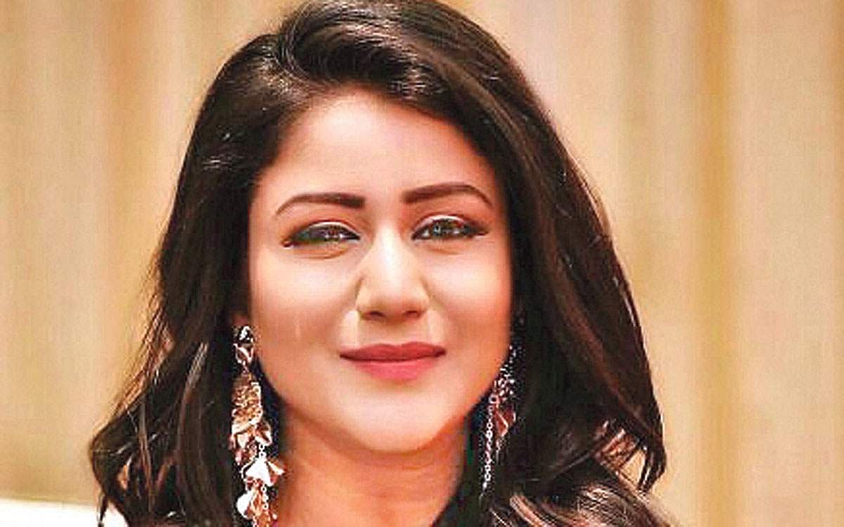 போருக்குத் தயாராகியிருக்கிறாள்!