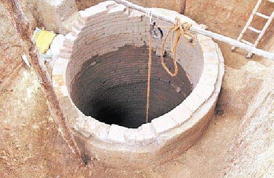 விவசாய கிணற்றில் தூர்வாரும்போது மண்சரிந்து இரண்டு கூலி தொழிலாளர்கள் பலி