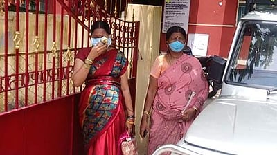 மருத்துவமனைக்கு அழைத்துச் சென்ற ஆட்டோ பறிமுதல்: கர்ப்பிணிப் பெண் போராட்டம்