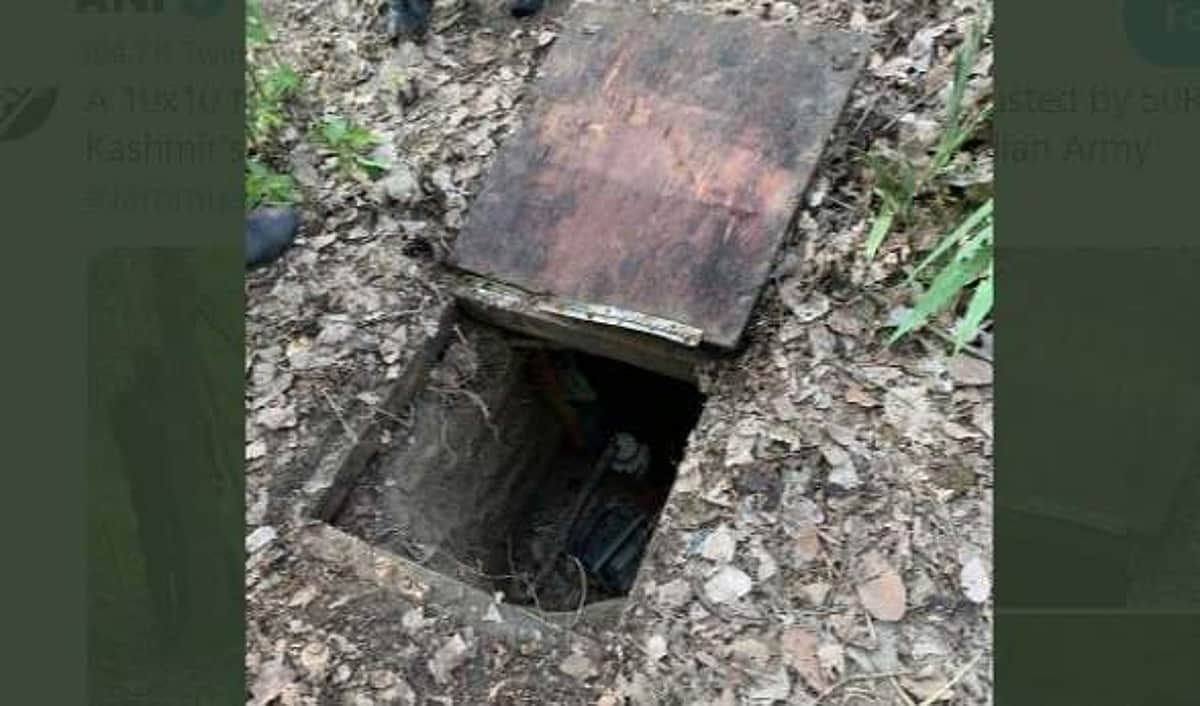 புல்வாமாவில் வென்டிலேஷன் வசதியுடன் பயங்கரவாதிகளின் பதுங்கு குழி கண்டுபிடிப்பு