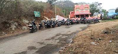 ஆம்பூர் அருகே வனப்பகுதியில் உள்ள கோயிலுக்கு படை எடுத்த பொதுமக்கள்