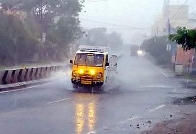 ஈரோடு மாவட்டத்தில் இடியுடன் பரவலான மழை