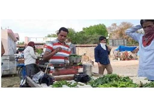 கரோனா துயரம்: தெருவில் காய்கறி விற்கும் புகழ்பெற்ற மேஜிக் நிபுணர்