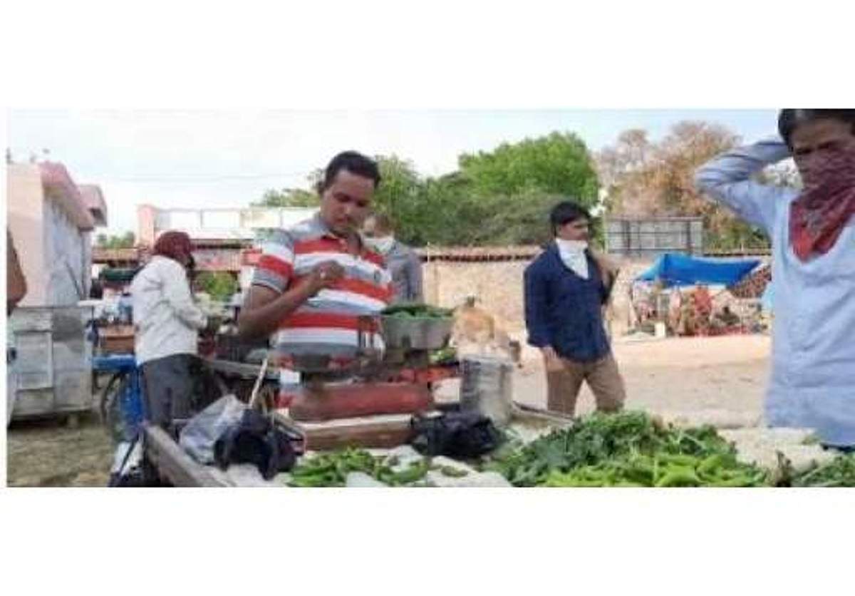 கரோனா துயரம்: தெருவில் காய்கறி விற்கும் புகழ்பெற்ற மேஜிக் நிபுணர்