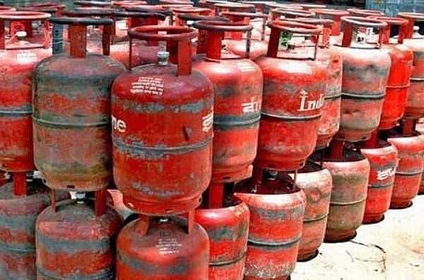 உஜ்வாலா இலவச சிலிண்டர் வழங்கும் திட்டத்தின் காலக்கெடுவை நீட்டித்தால் உண்மையான பலன்