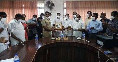 கரோனா இல்லாத ஈரோடு மாவட்டம்: ஆட்சியர், எஸ்.பி-க்கு அமைச்சர்கள் வாழ்த்து