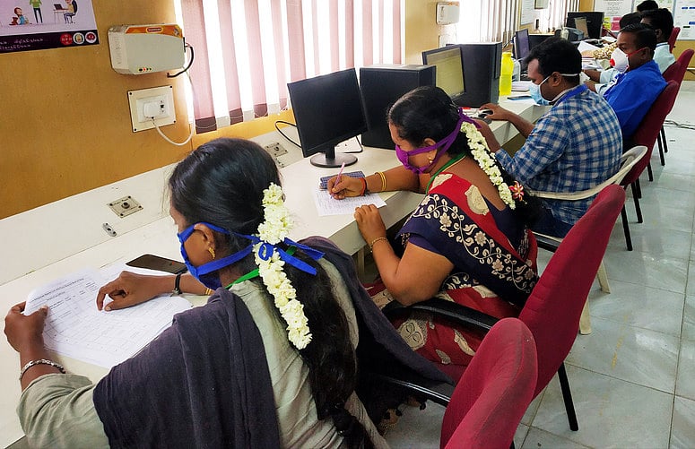 காஞ்சிபுரம் கரோனா கட்டுப்பாட்டு அறைக்கு 2 ஆயிரம் தொலைபேசி அழைப்புகள்