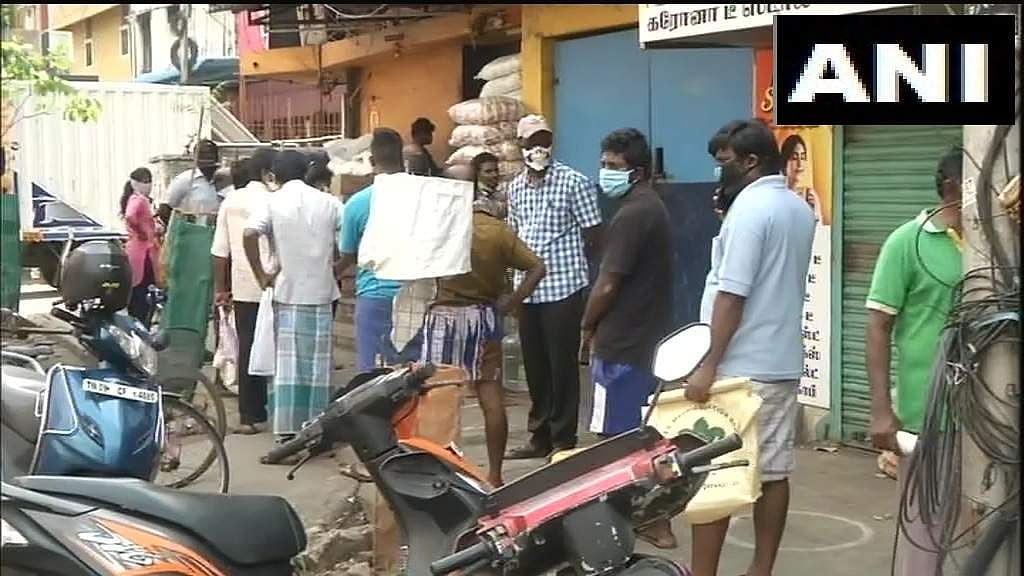 நான்கு நாள்கள் முழு ஊரடங்கு முடிந்து கடைகளுக்குத் திரண்ட சென்னைவாசிகள்