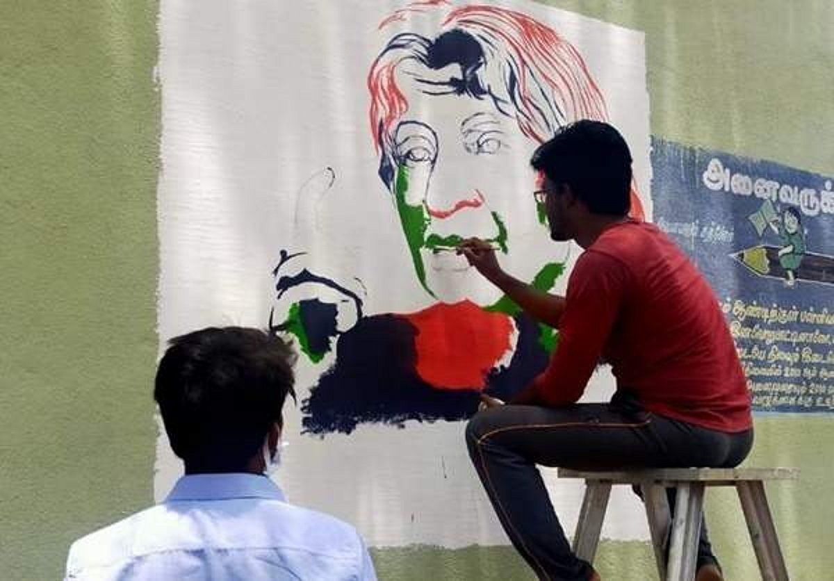 தங்க இடம் கொடுத்ததற்கு நன்றிக்கடன்: அரசுப் பள்ளியை பொலிவடையச் செய்த தொழிலாளர்கள்