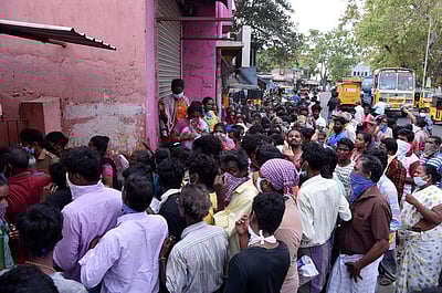 ரேஷன் கடைகளில் நிவாரண நிதி