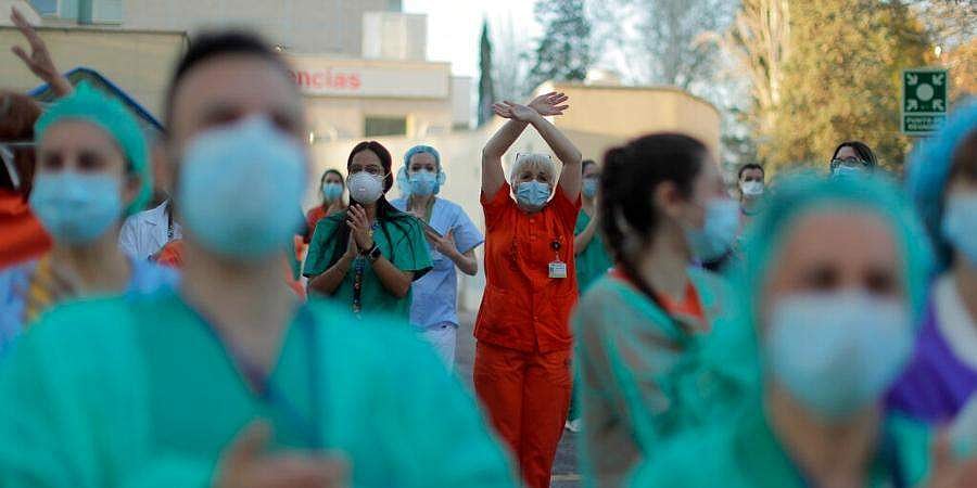 அமெரிக்கா: அதிகளவில் கரோனா பாதிப்பையும் உயிரிழப்பையும் சந்திக்கும் இந்திய வம்சாவளி