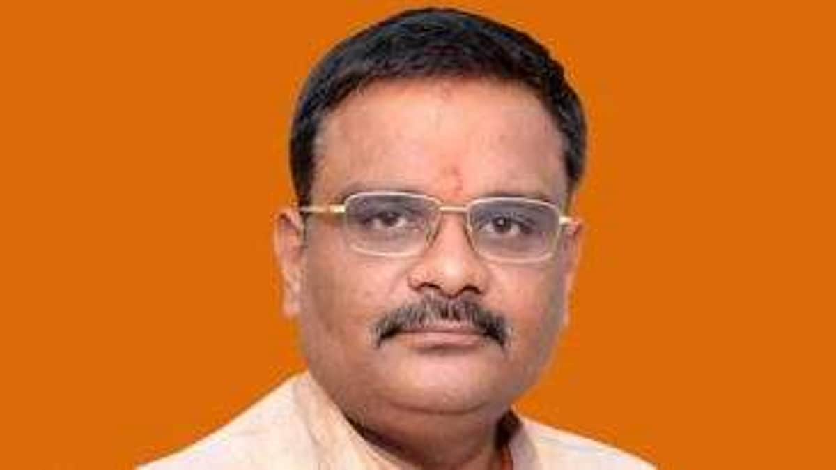 தாசில்தாரை வீடு புகுந்து தாக்கிய பாஜக எம்பி!