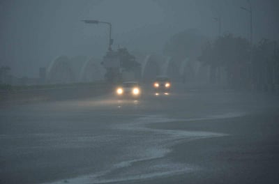 திருவள்ளூா் பகுதியில் விடிய விடிய மழைஆா்.கே.பேட்டையில் 100 மி.மீ. பதிவானது