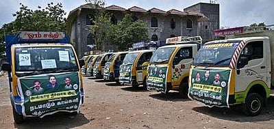 சென்னையில் நடமாடும் மளிகை மற்றும் காய்கறி அங்காடிகள் திட்டம்: ஆணையாளர் கோ.பிரகாஷ் துவக்கிவைத்தார்